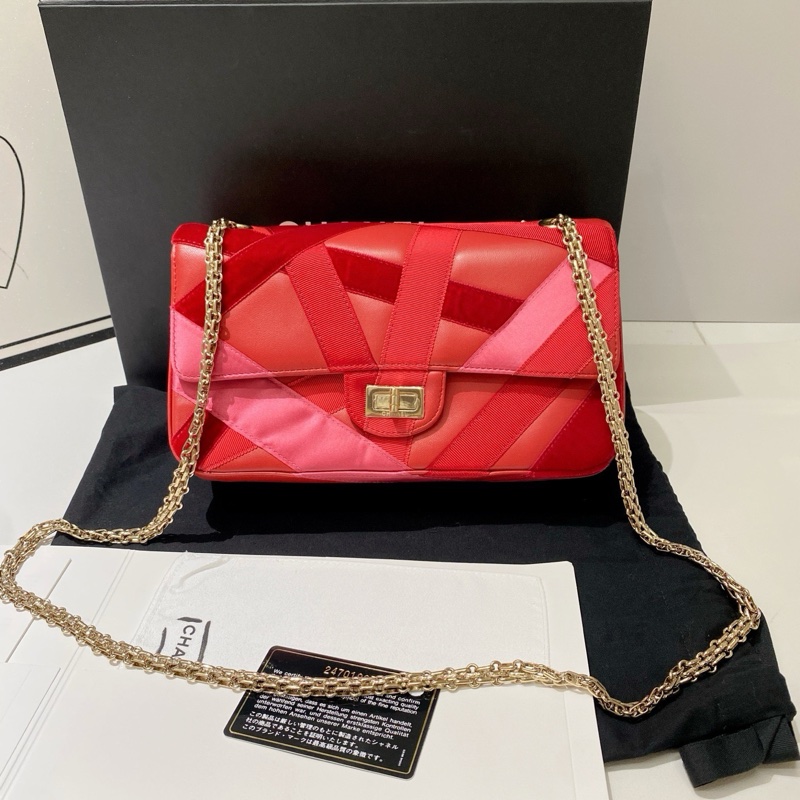 Chanel香奈兒限量款2.55小號，24開 獨特拼接設計  尺寸：24*16 附件:塵袋 卡-0