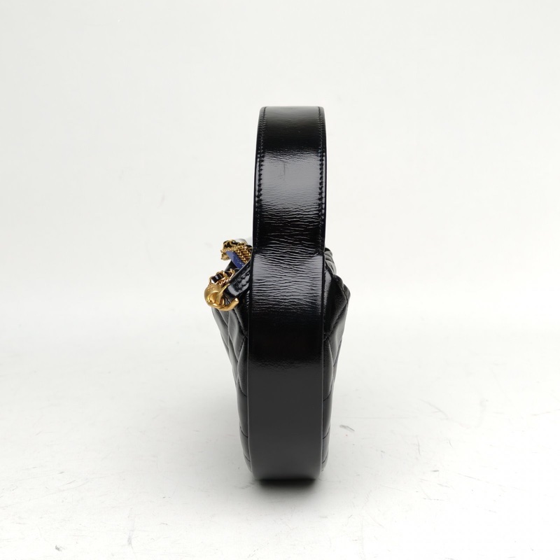 CHANEL 24A呼啦圈月牙包黑色牛皮鐳射標金扣多鏈條掛飾肩背包-1