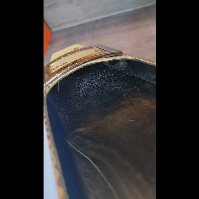 Roger Vivier 銀方釦米黃底灰蛇紋皮革女鞋-16