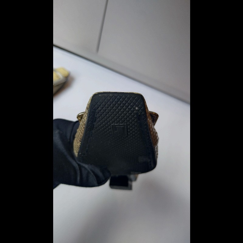 Roger Vivier 銀方釦米黃底灰蛇紋皮革女鞋-20