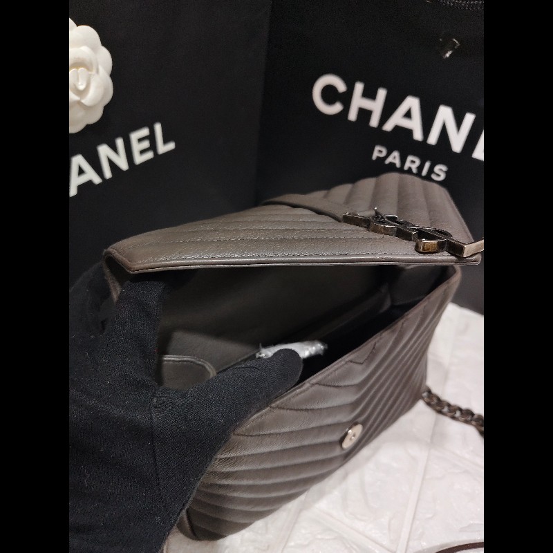 【YSL】 聖羅蘭經典郵差包/鏈條包/象灰-16