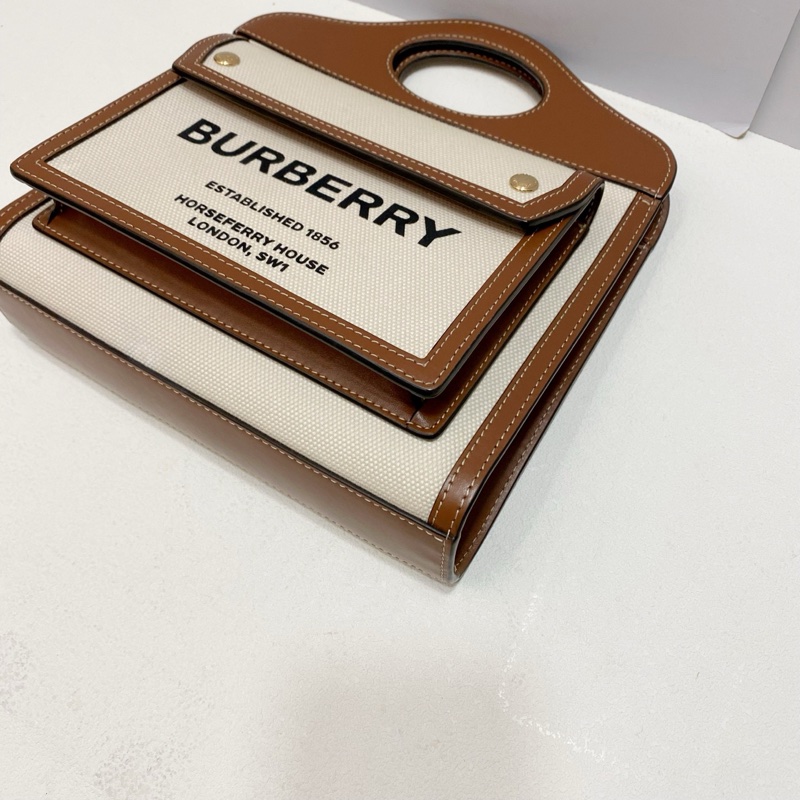 BURBERRY巴寶莉  雙色帆布拼皮Pocket小號口袋包郵差包  尺寸：24*26.5*6 附件：塵袋（-4