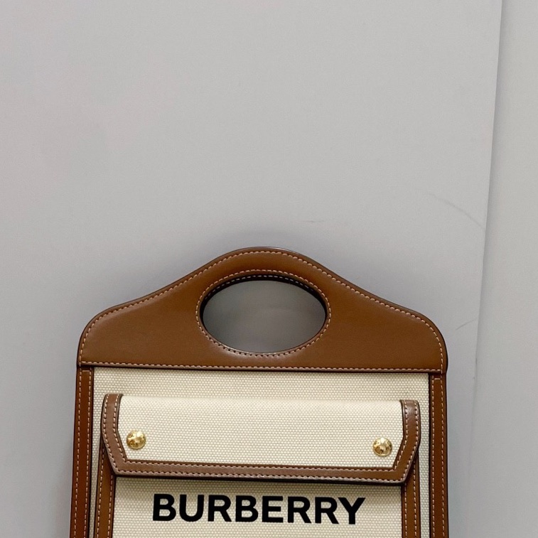BURBERRY巴寶莉  雙色帆布拼皮Pocket小號口袋包郵差包  尺寸：24*26.5*6 附件：塵袋（-7
