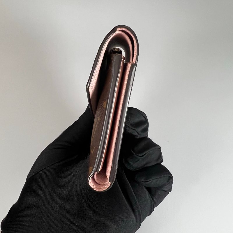 LV M62360  老花粉紅Victorine短夾-3