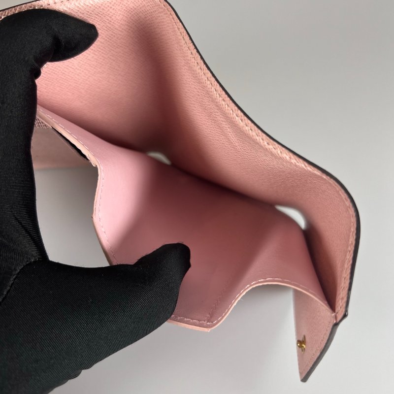 LV M62360  老花粉紅Victorine短夾-5