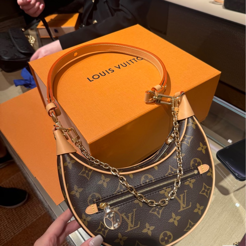🈶購證 #全配 #芯片款 #櫃上在售🔥 Lv loop月亮腋下包-3
