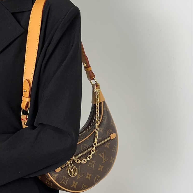 🈶購證 #全配 #芯片款 #櫃上在售🔥 Lv loop月亮腋下包-7