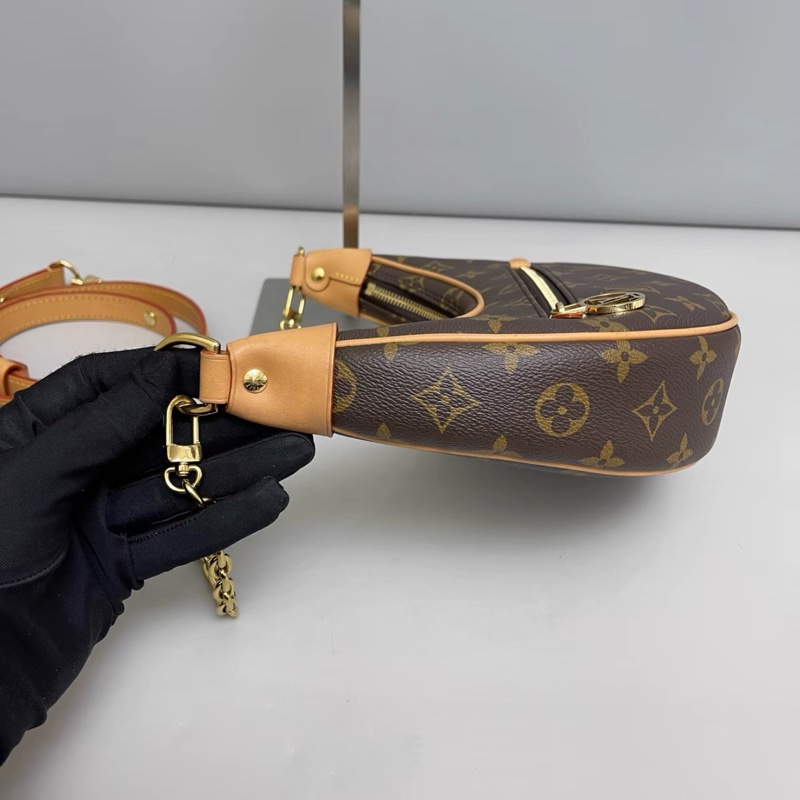 🈶購證 #全配 #芯片款 #櫃上在售🔥 Lv loop月亮腋下包-10