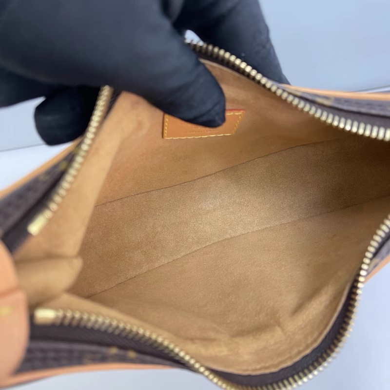 🈶購證 #全配 #芯片款 #櫃上在售🔥 Lv loop月亮腋下包-16