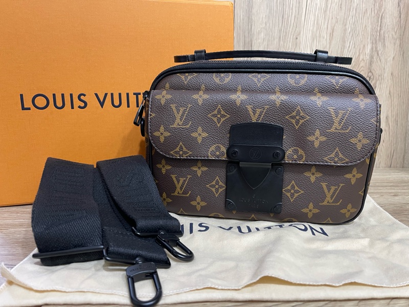Lv老花S Lock郵差包（台灣專櫃購入）-0