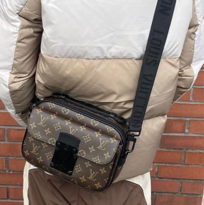 Lv老花S Lock郵差包（台灣專櫃購入）-3