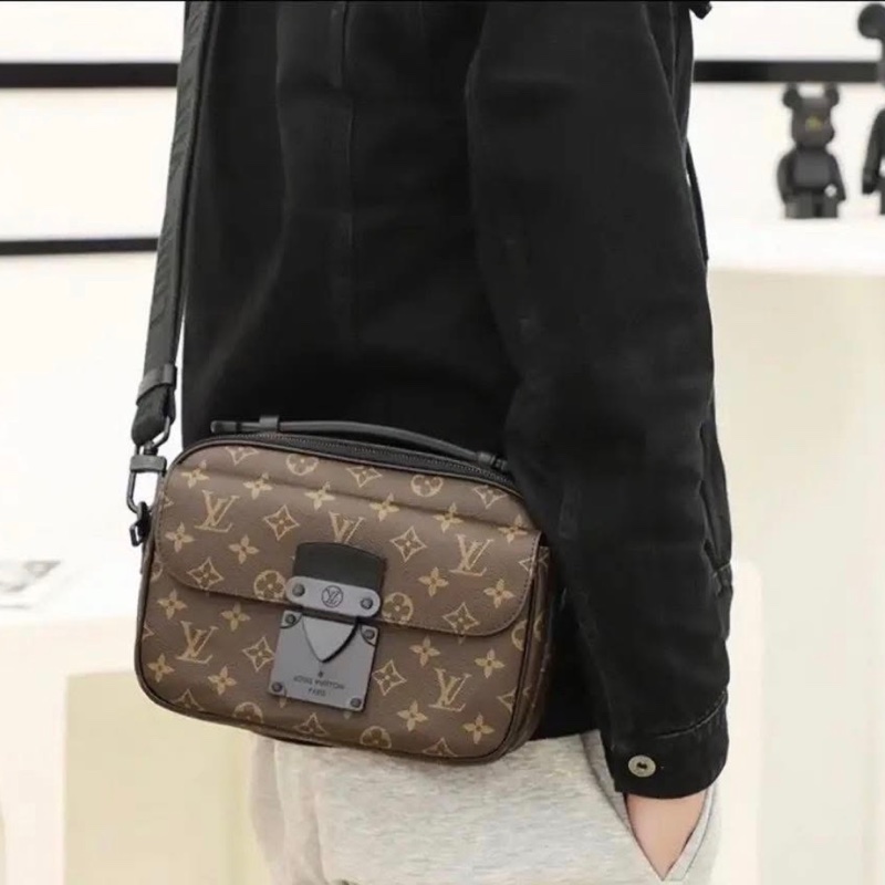 Lv老花S Lock郵差包（台灣專櫃購入）-8