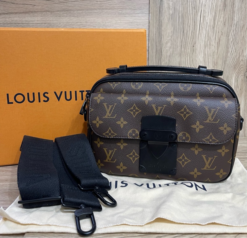 Lv老花S Lock郵差包（台灣專櫃購入）-10