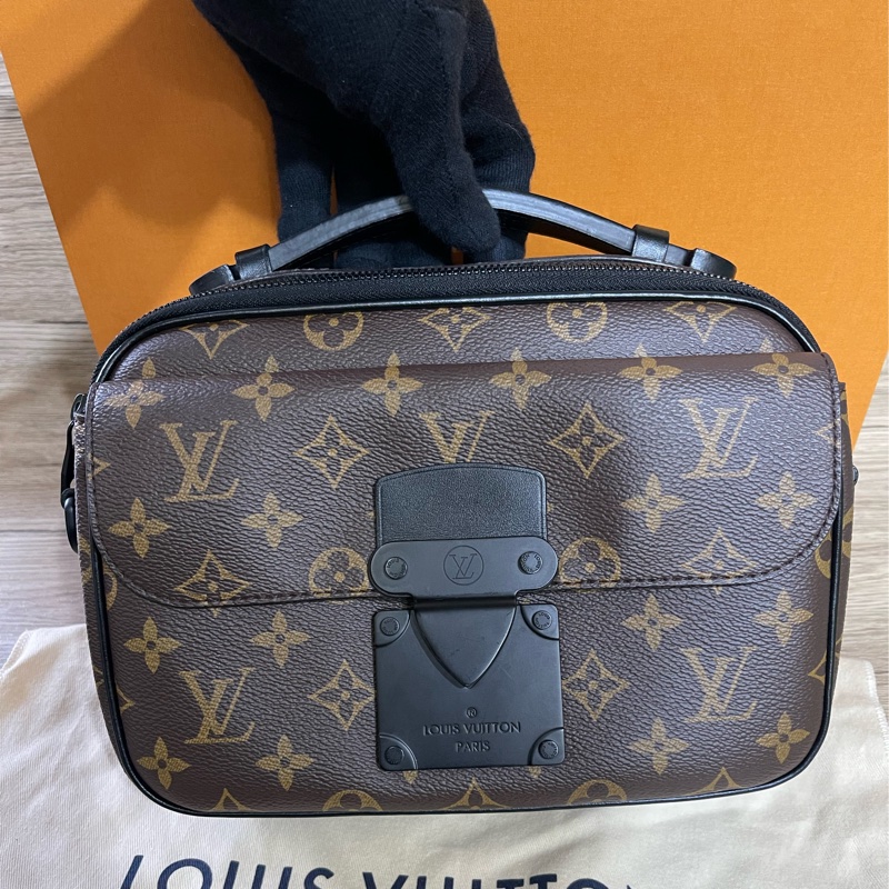 Lv老花S Lock郵差包（台灣專櫃購入）-12