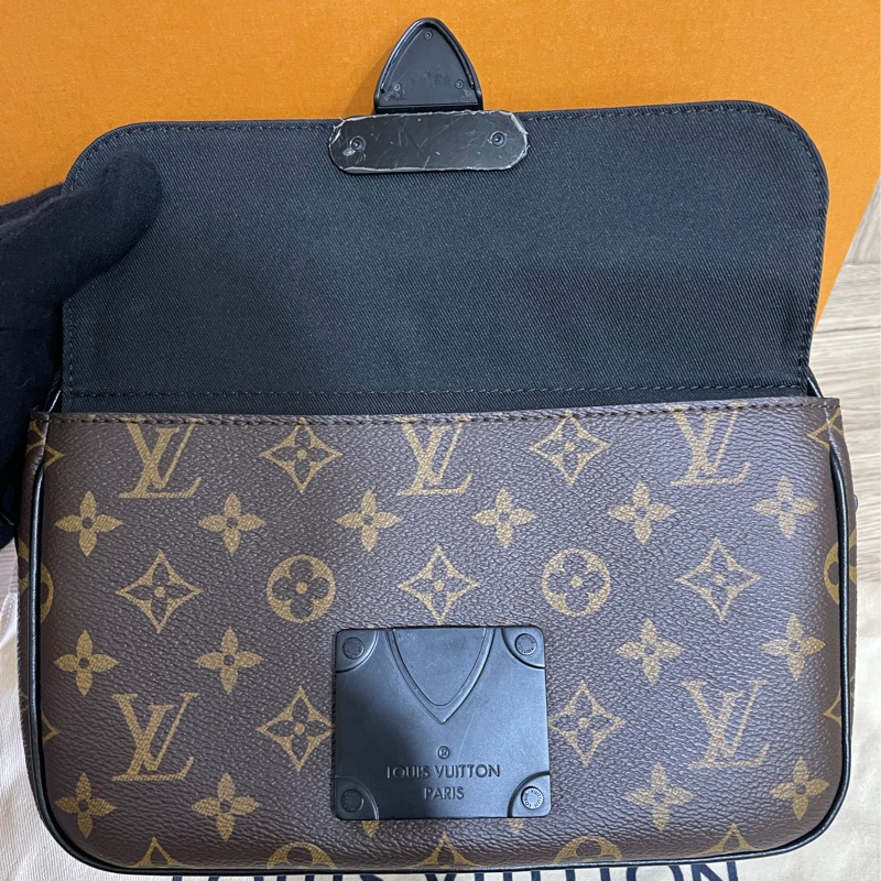 Lv老花S Lock郵差包（台灣專櫃購入）-13