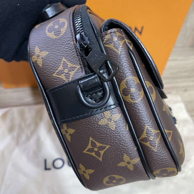 Lv老花S Lock郵差包（台灣專櫃購入）-15