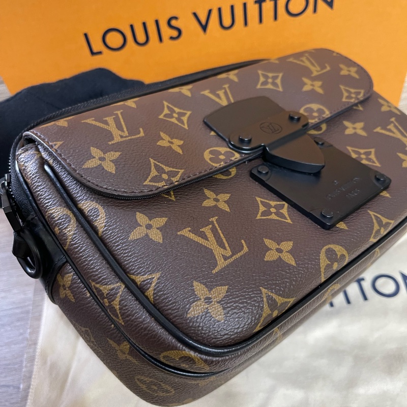 Lv老花S Lock郵差包（台灣專櫃購入）-17