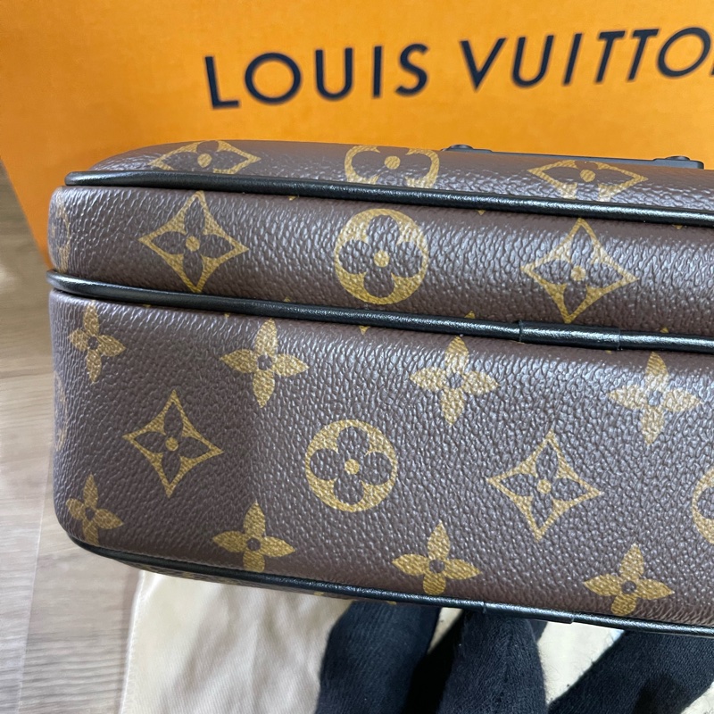 Lv老花S Lock郵差包（台灣專櫃購入）-19