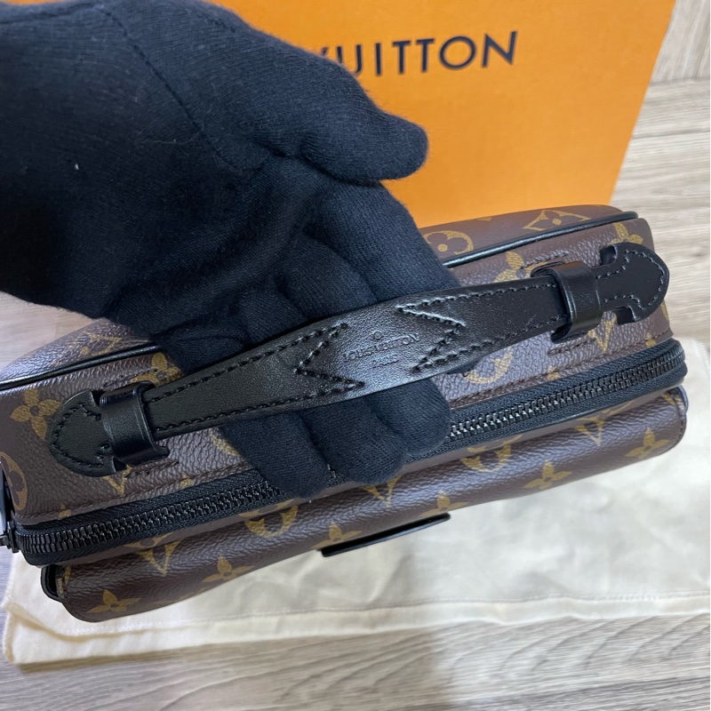 Lv老花S Lock郵差包（台灣專櫃購入）-22