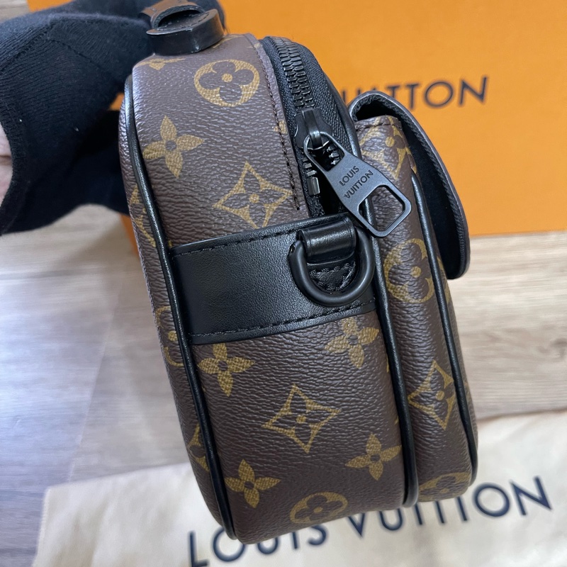 Lv老花S Lock郵差包（台灣專櫃購入）-25