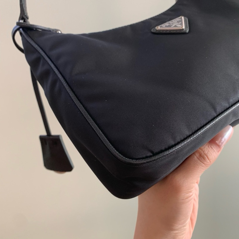 98新Prada 普拉達 hobo腋下包 超級好用的一款 輕便能裝 白標25 意大利製造-4