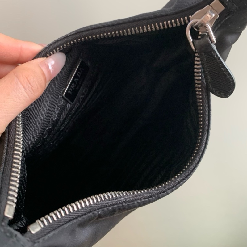 98新Prada 普拉達 hobo腋下包 超級好用的一款 輕便能裝 白標25 意大利製造-6