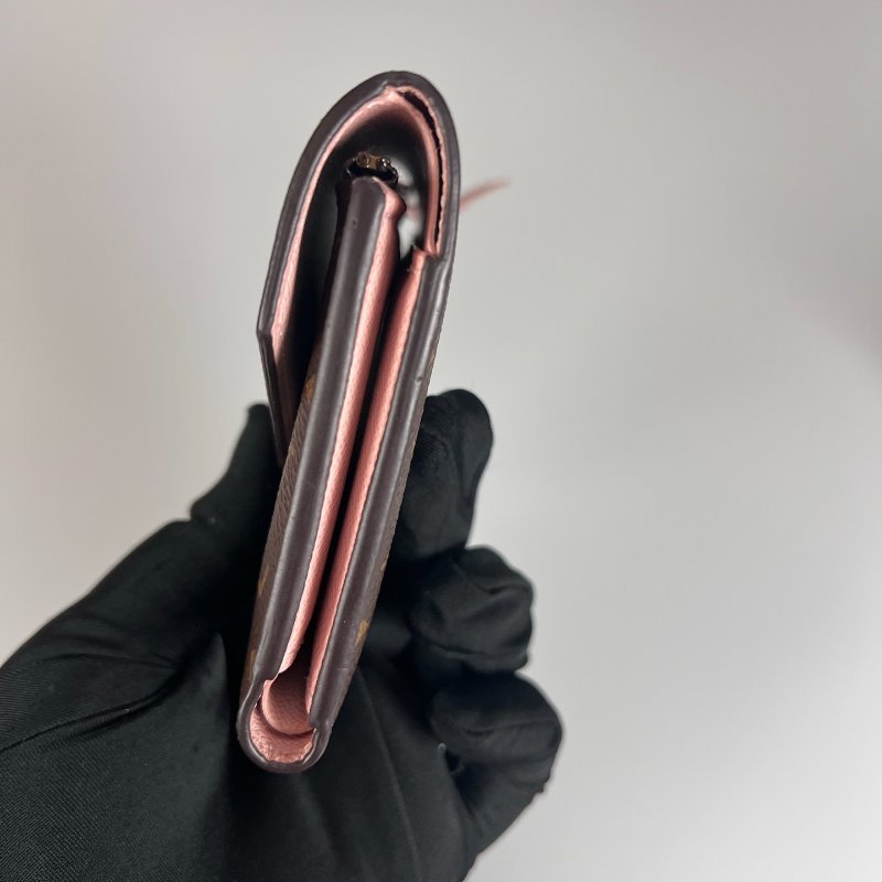 LV M62360 老花粉紅Victorine短夾-2