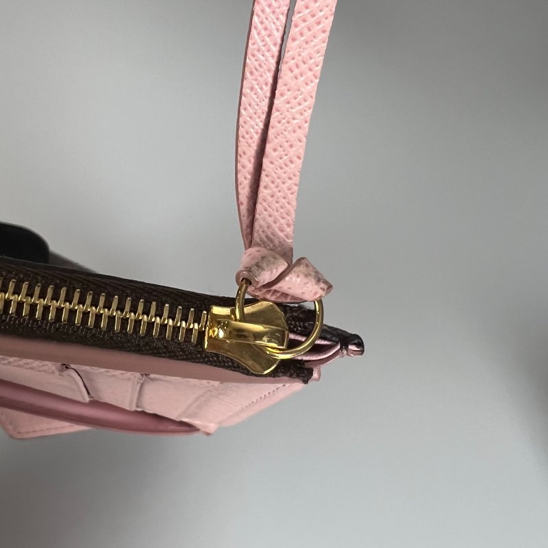 LV M62360 老花粉紅Victorine短夾-7