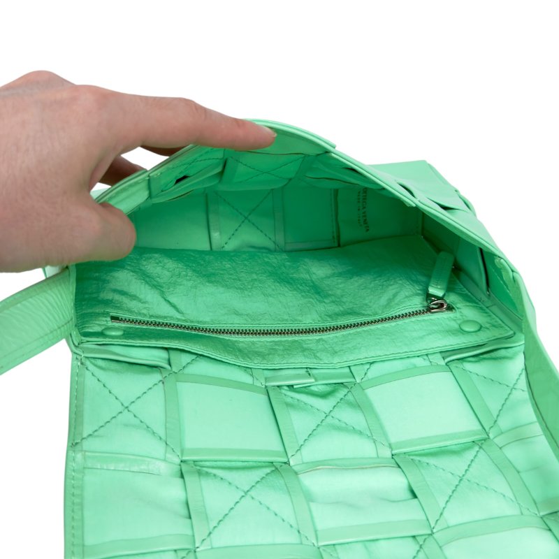 BOTTEGA VENETA Cassette 斜揹袋-16