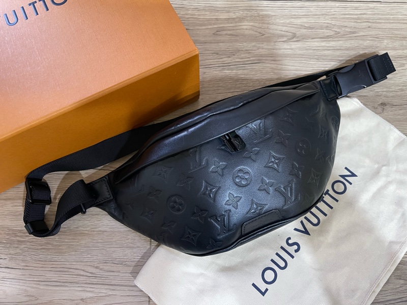 Lv牛皮壓紋Logo腰包（台灣專櫃購買配件齊全）-1