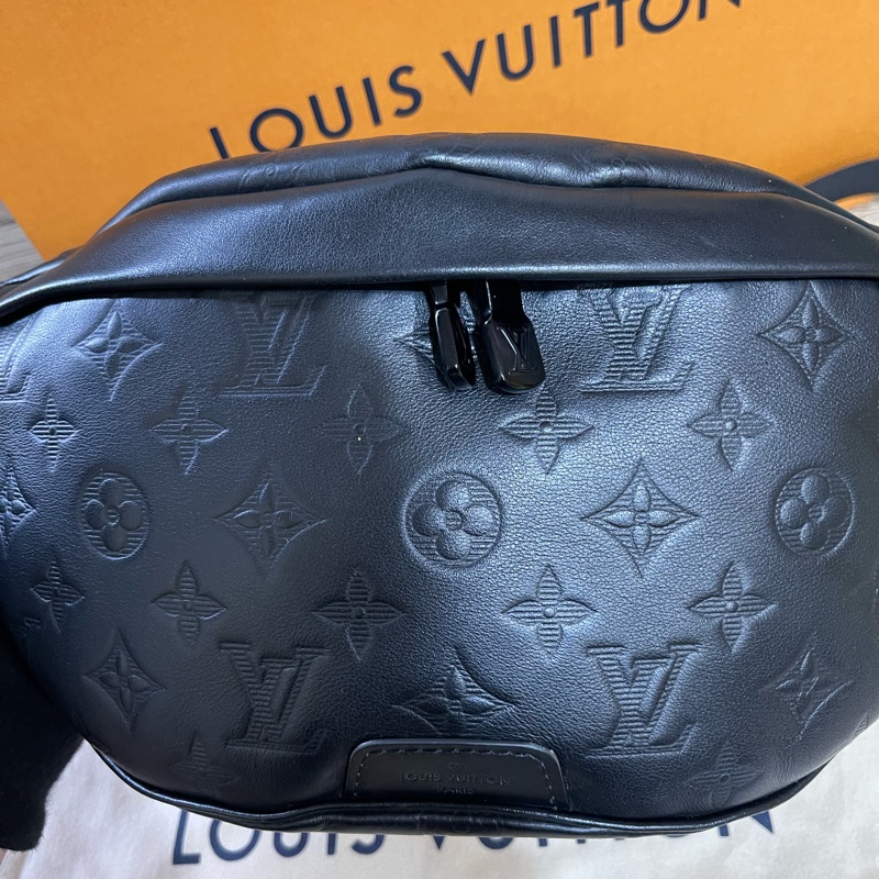 Lv牛皮壓紋Logo腰包（台灣專櫃購買配件齊全）-5