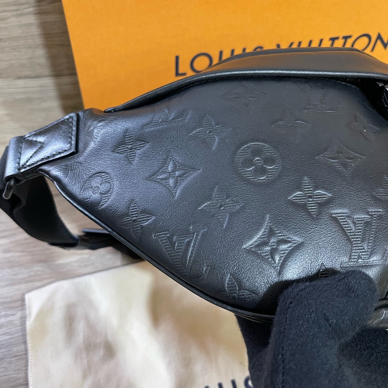 Lv牛皮壓紋Logo腰包（台灣專櫃購買配件齊全）-7