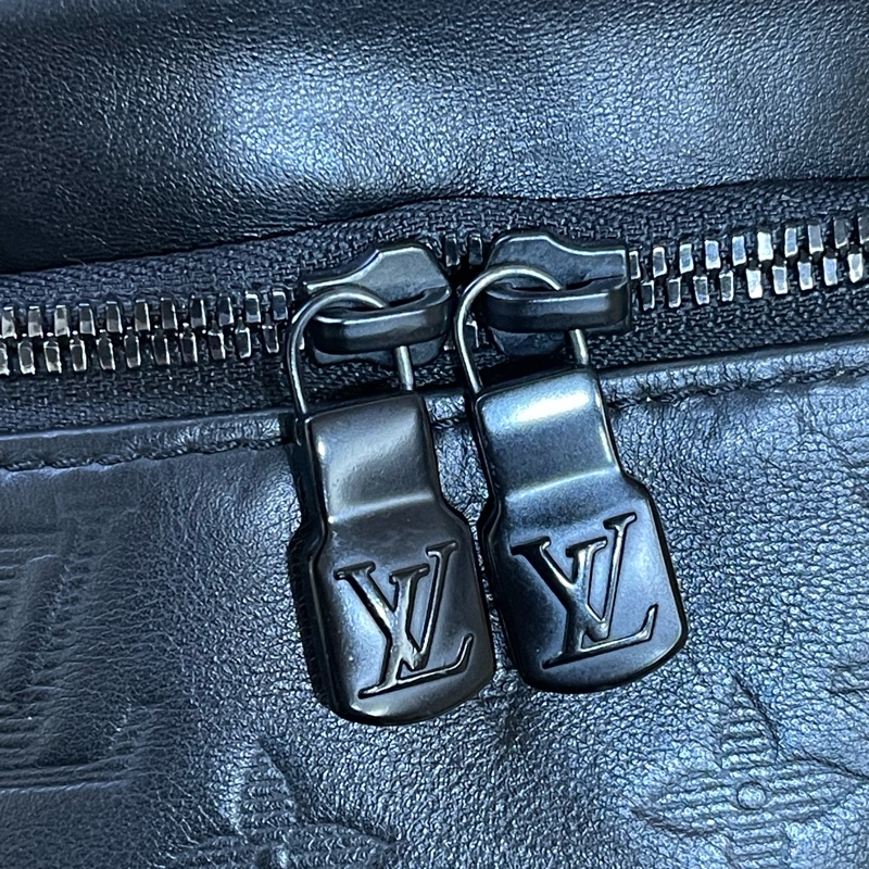 Lv牛皮壓紋Logo腰包（台灣專櫃購買配件齊全）-11