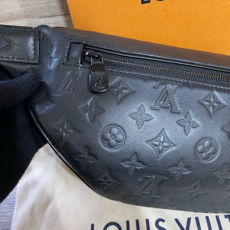 Lv牛皮壓紋Logo腰包（台灣專櫃購買配件齊全）-13