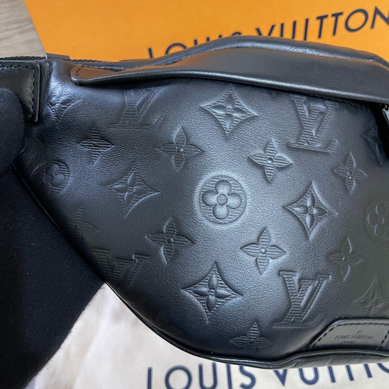 Lv牛皮壓紋Logo腰包（台灣專櫃購買配件齊全）-18