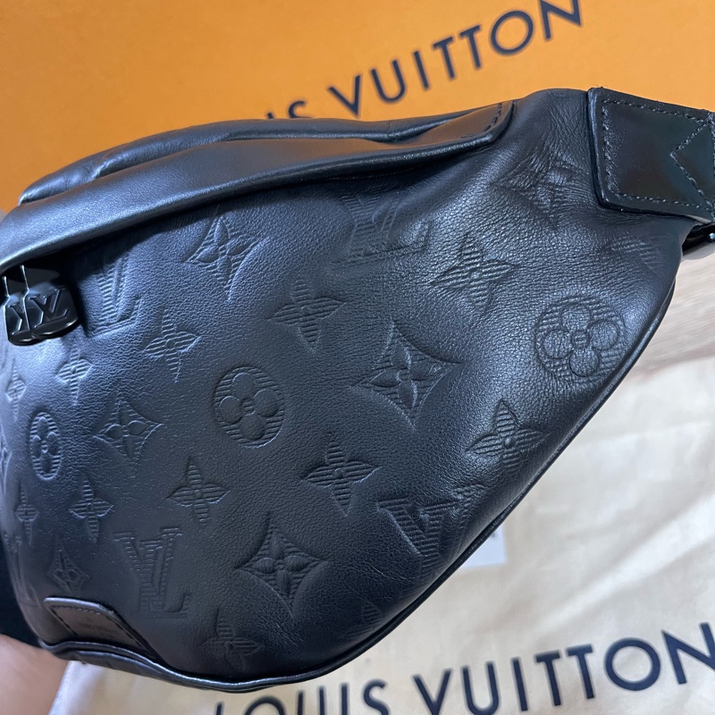 Lv牛皮壓紋Logo腰包（台灣專櫃購買配件齊全）-19