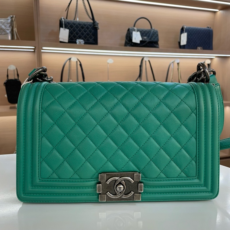 Chanel Leboy薄荷綠中號经典菱格纹牛皮17開 無卡 無盒子 有塵袋 尺寸 底長25*高15cm-0