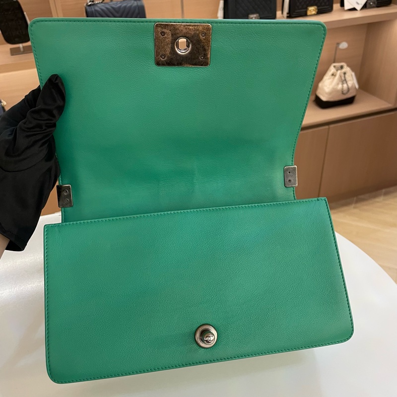 Chanel Leboy薄荷綠中號经典菱格纹牛皮17開 無卡 無盒子 有塵袋 尺寸 底長25*高15cm-3
