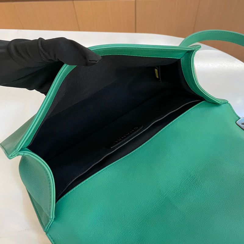 Chanel Leboy薄荷綠中號经典菱格纹牛皮17開 無卡 無盒子 有塵袋 尺寸 底長25*高15cm-15