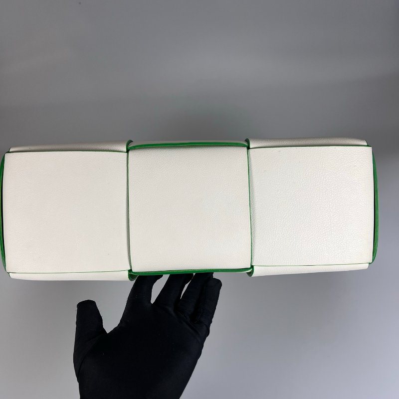 BV Arco白拼綠寬編織2*3子母手提托特包-4