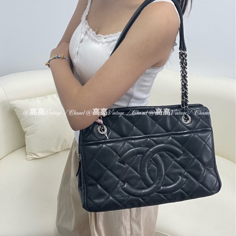 #99新 #荔枝皮 香奈兒黑銀大Logo托特包🉑上肩 自重輕 耐操耐用💕-1