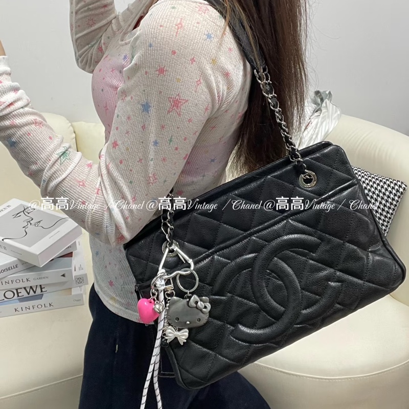 #99新 #荔枝皮 香奈兒黑銀大Logo托特包🉑上肩 自重輕 耐操耐用💕-3