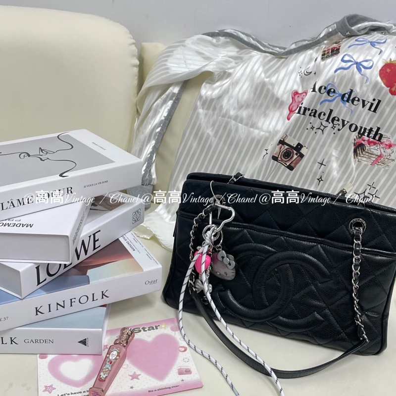 #99新 #荔枝皮 香奈兒黑銀大Logo托特包🉑上肩 自重輕 耐操耐用💕-5