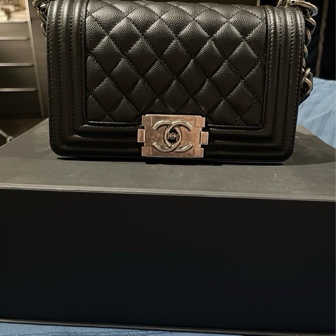 （近全新）香奈兒晶片款boy20
