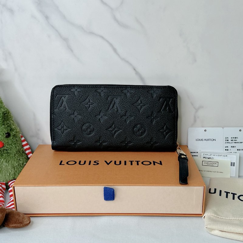 LV 全新皮革壓紋拉鍊長夾-1