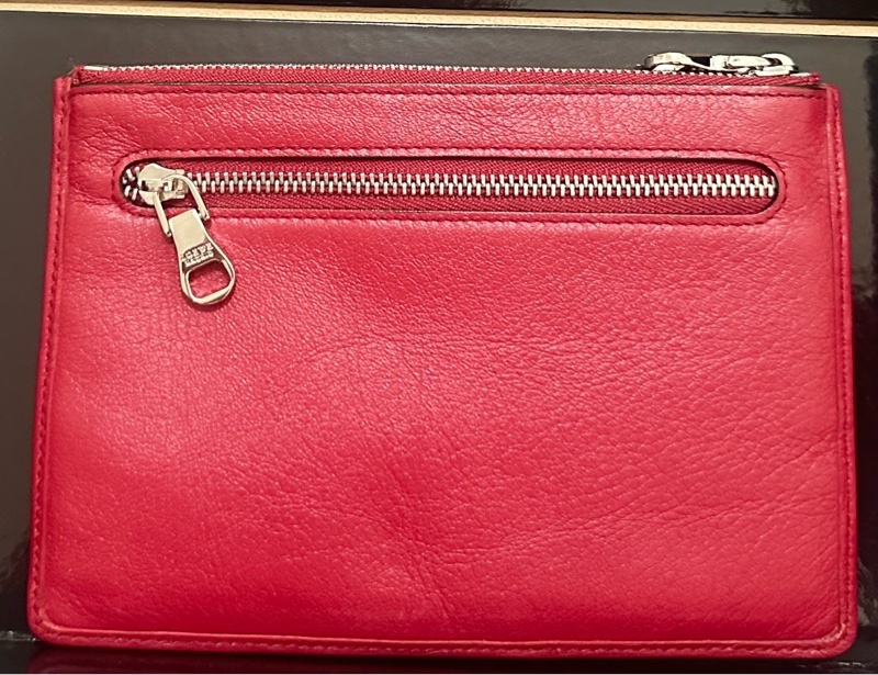 西班牙名品LOEWE 皮革中夾 紅色皮革零錢包 五金相當明亮-1