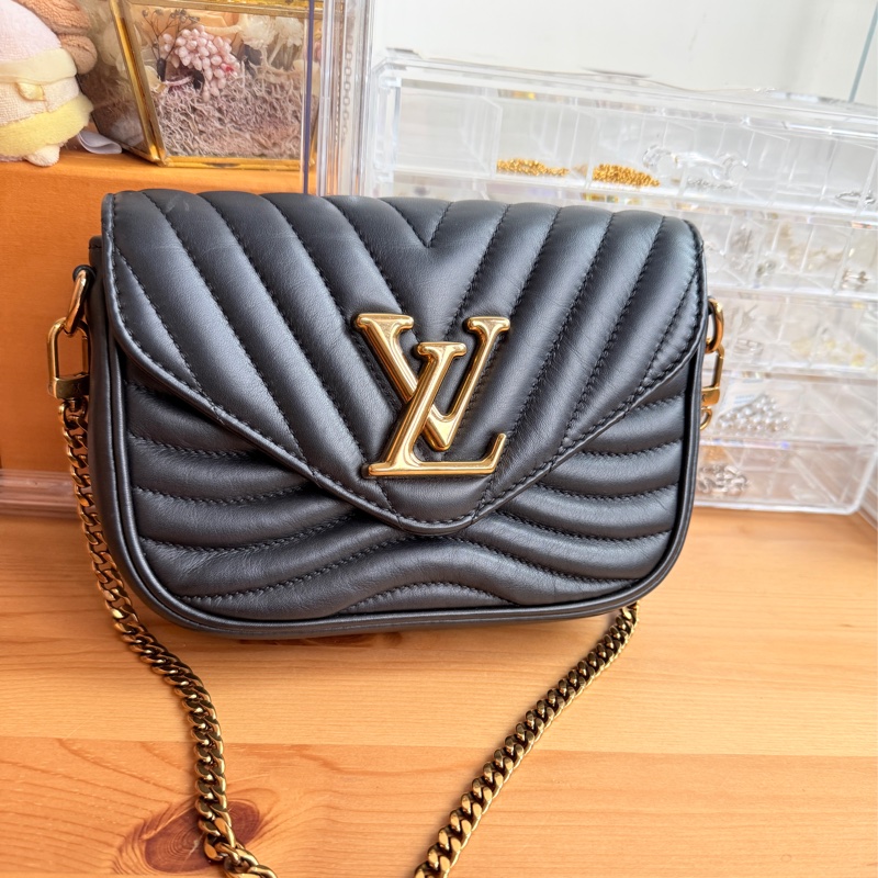 9新✨賠售超甜賣🫶🏻L V全皮款🖤new wave黑色牛皮 翻蓋肩背包-1