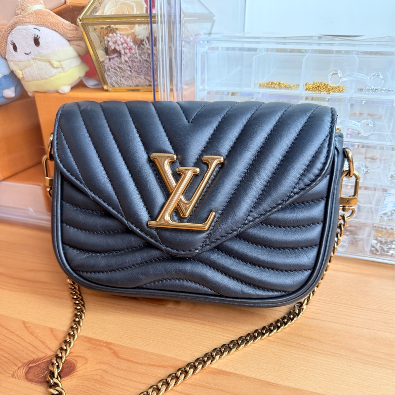 9新✨賠售超甜賣🫶🏻L V全皮款🖤new wave黑色牛皮 翻蓋肩背包-2