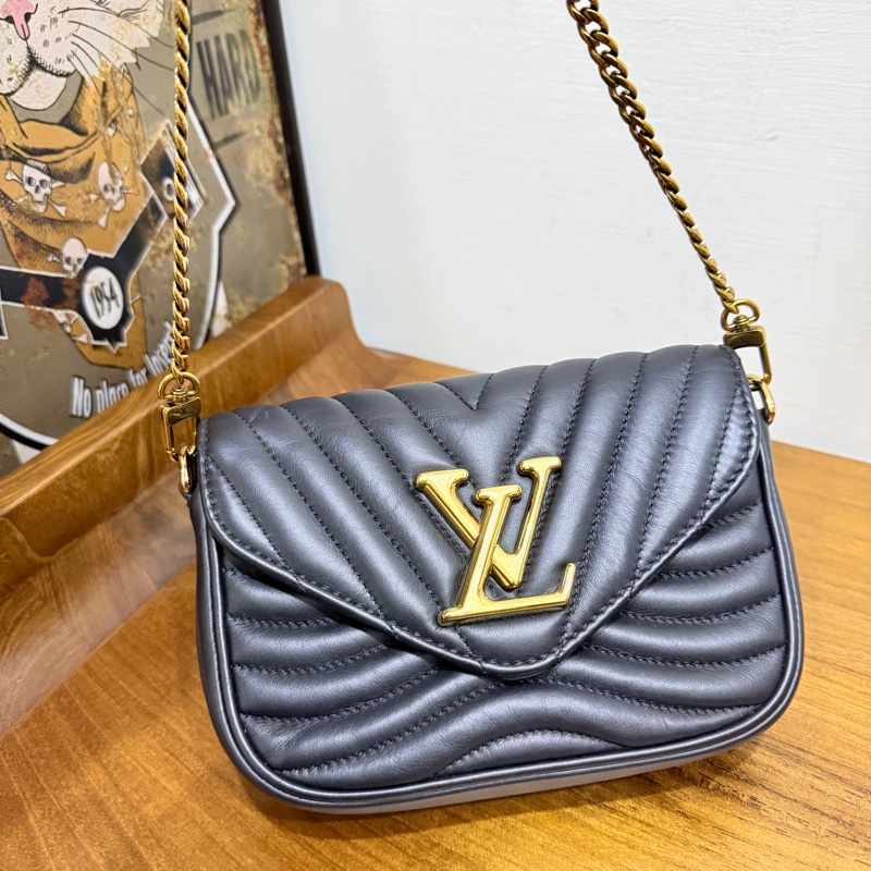 9新✨賠售超甜賣🫶🏻L V全皮款🖤new wave黑色牛皮 翻蓋肩背包-7