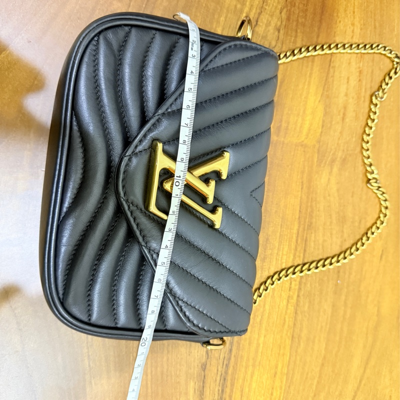 9新✨賠售超甜賣🫶🏻L V全皮款🖤new wave黑色牛皮 翻蓋肩背包-11